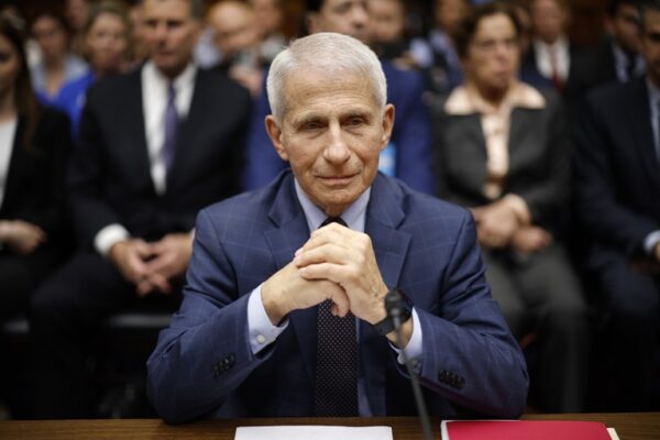 Florida plant rechtliche Schritte gegen Fauci wegen Missmanagement während der Pandemie