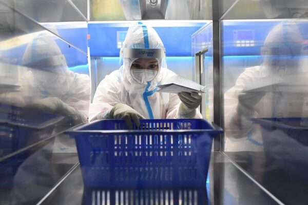 Neue Studie deutet auf mögliche Laborherkunft von COVID-19 hin