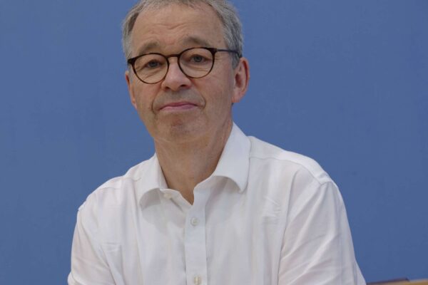 Titel: Die CDU navigiert Deutschland in die Katastrophe – Experten warnen vor weiterer Untätigkeit