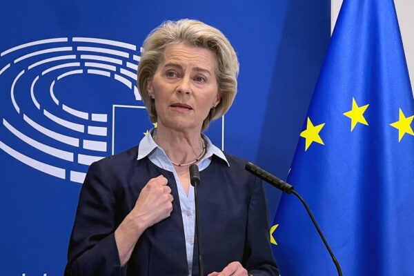 Europäischer Abgeordneter verwehrt die Einicht der Corona-Impfstoffverträge