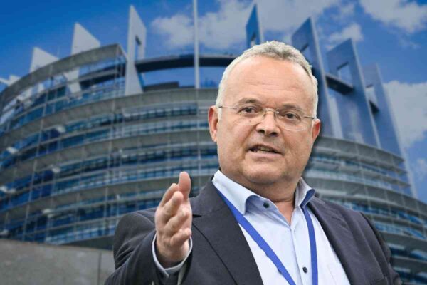 Impfzulassung ohne Daten: Gerald Hauser fordert EU-weiten Untersuchungsausschuss